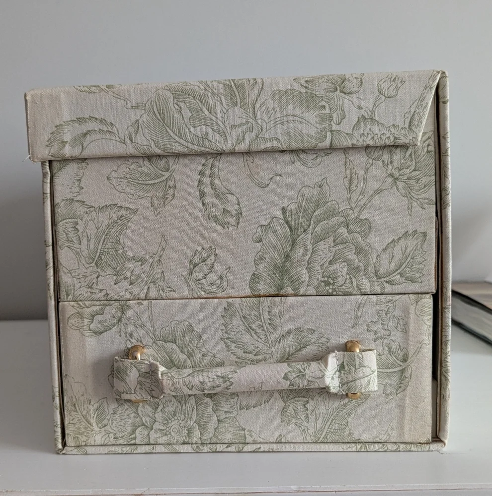 Large Floral Farmhouse Make Up Storage Container